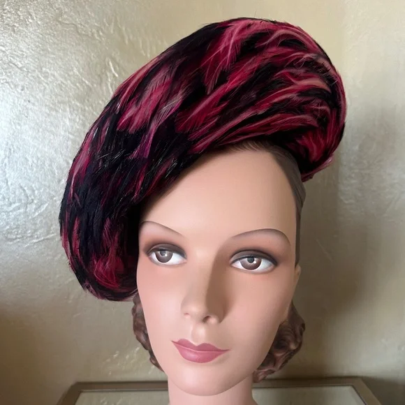GORGEOUS 1940s\' PURPLE HALO HAT WITH BLACK/FUCHSIA FEATHERS 1940 main image 3